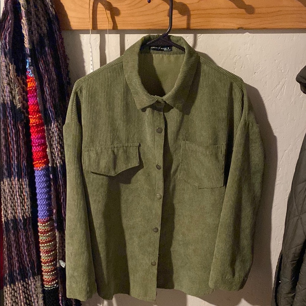 Green Utility Jacket with Relaxed Fit and Soft Material
